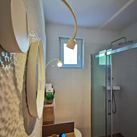 Apartment Liznjan Апартаменты Лижнян