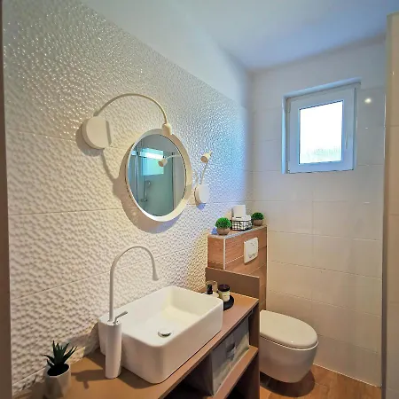 Apartment Liznjan *